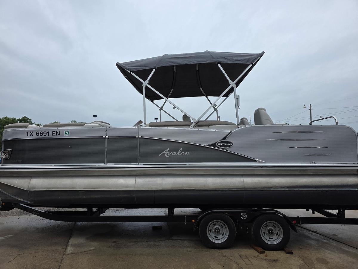 Used 2019 Avalon 2385 Catalina Rear Fish