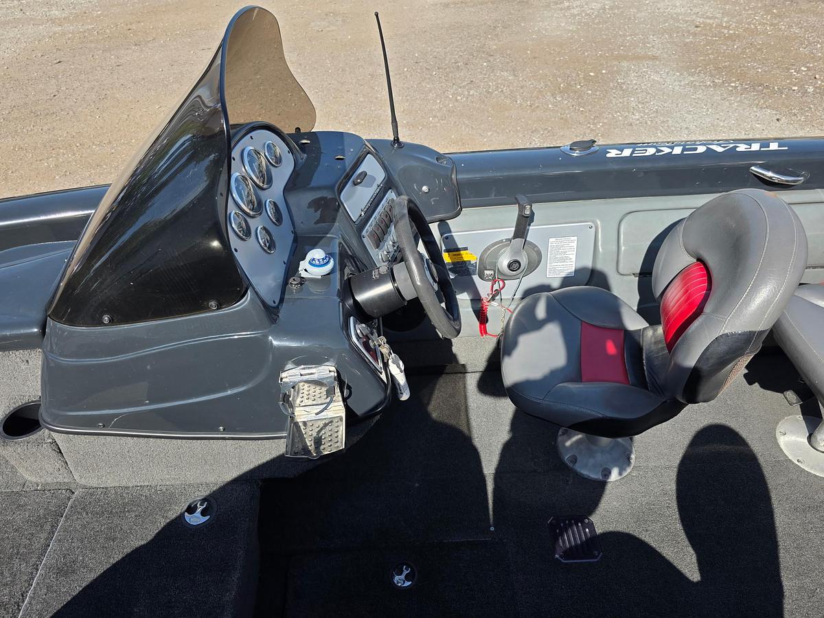 Used 2007 Tracker Tundra 18