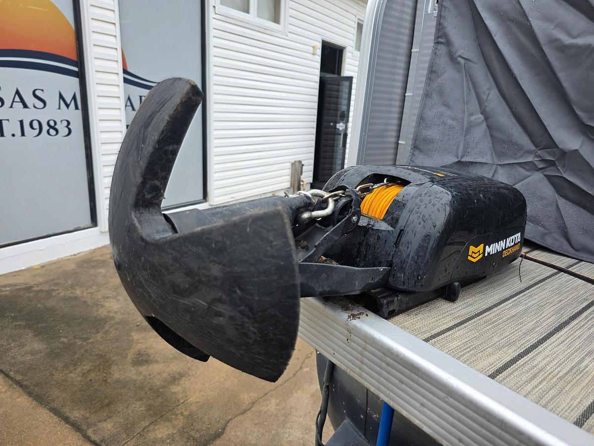 Used 2019 Avalon 2385 Catalina Rear Fish