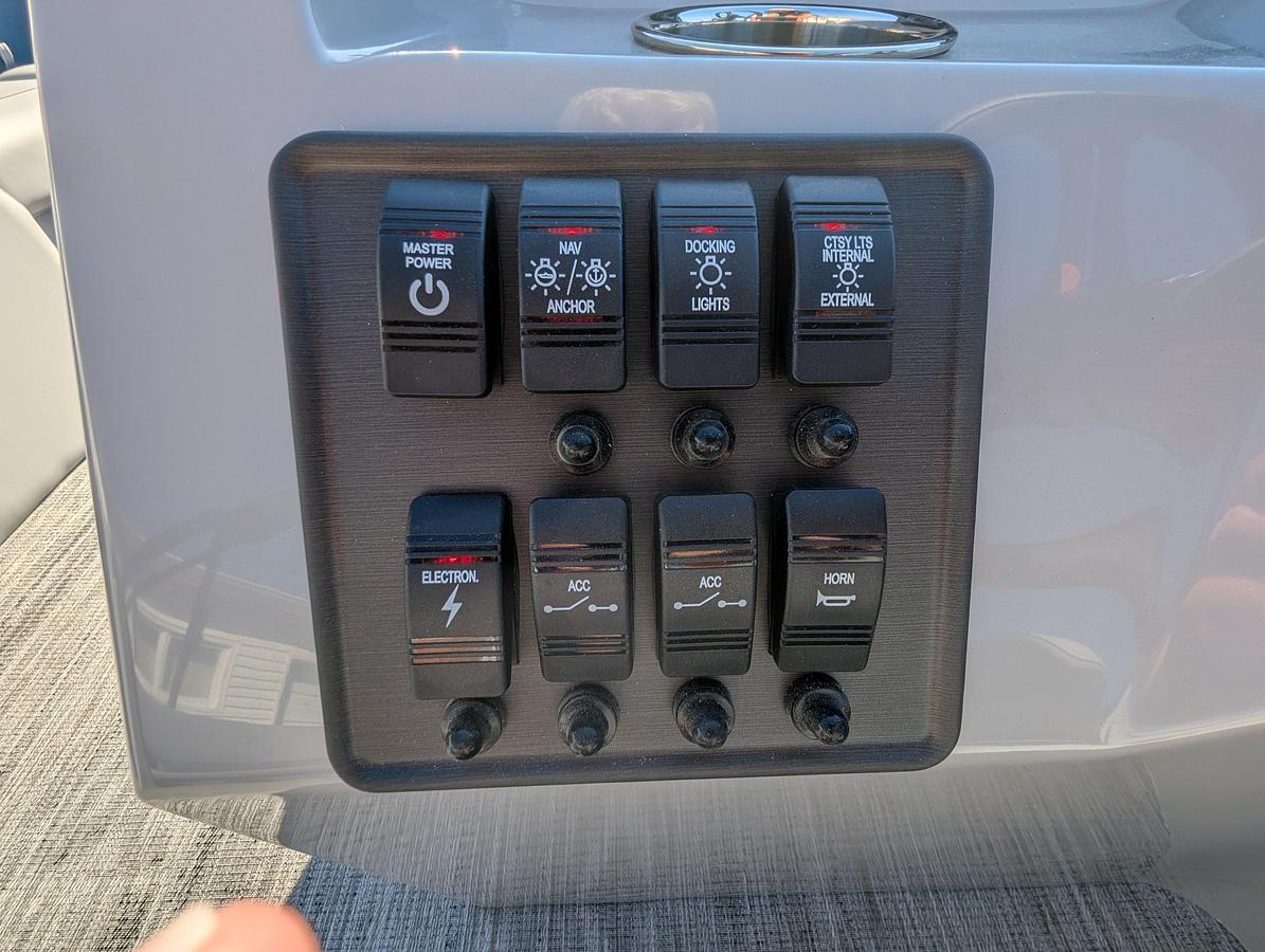2027 Bentley Pontoons Bolt 223
