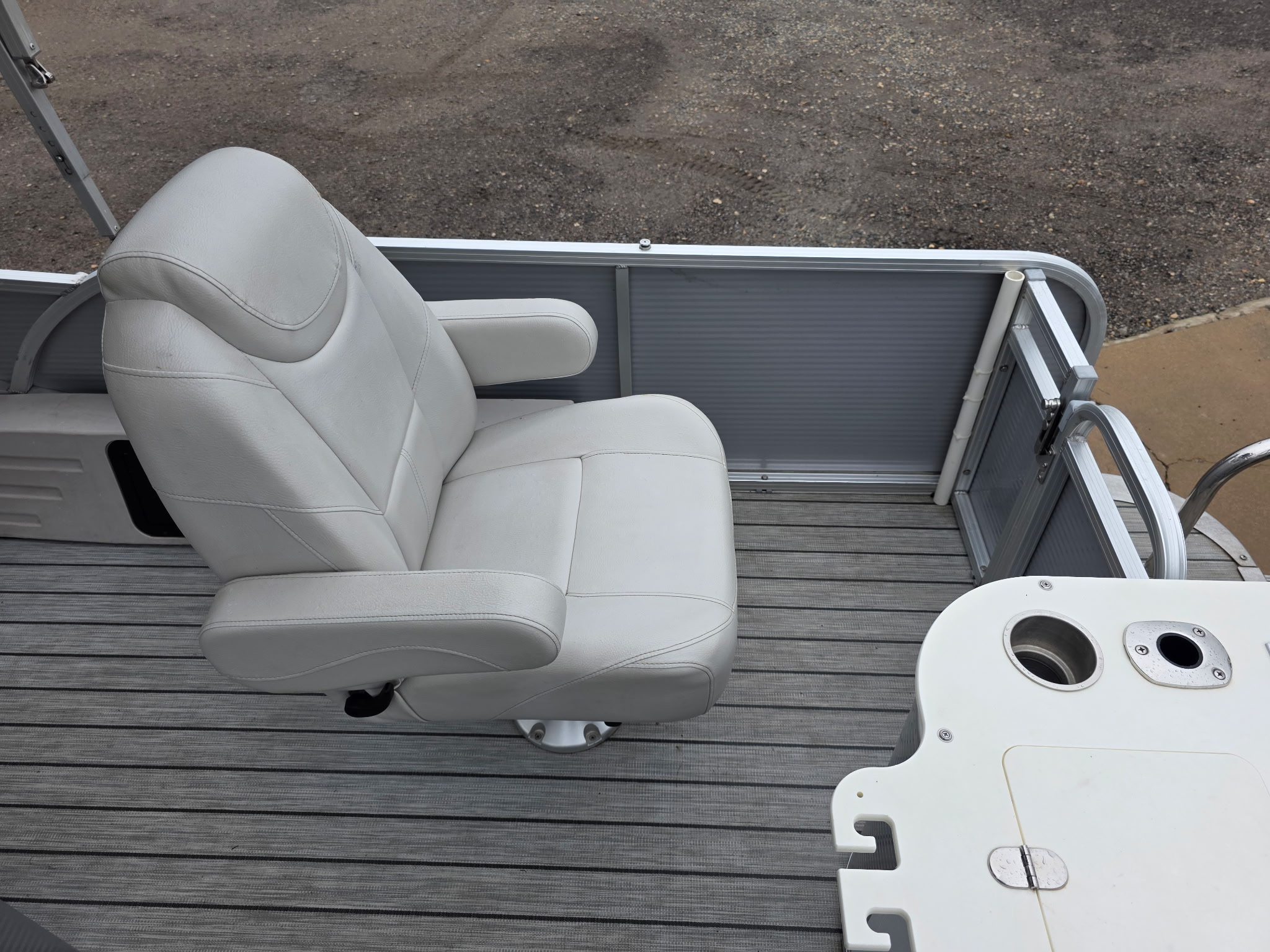Used 2019 Avalon 2385 Catalina Rear Fish