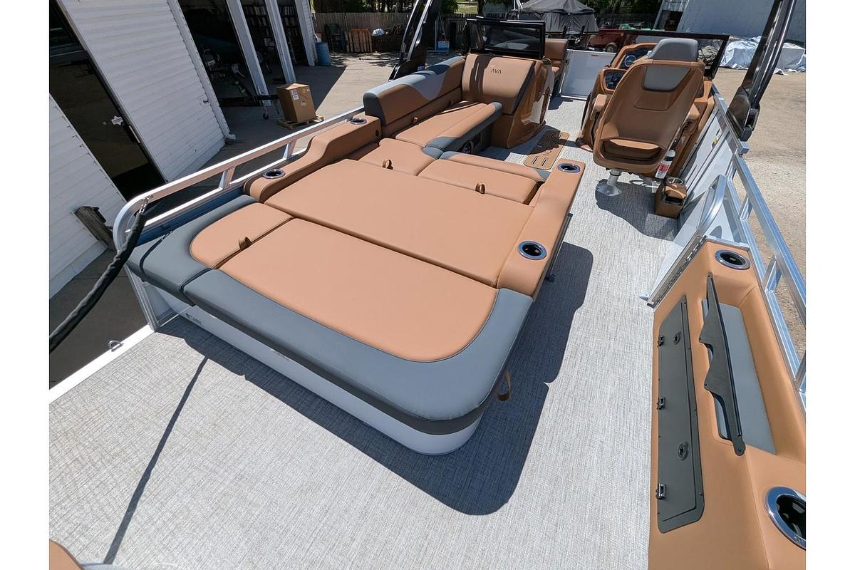 2026 Avalon 25E85 LSZ Versatile Rear Bench Windshield Tritoon