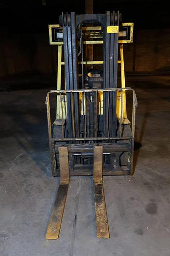 Used 5,000 POUND HYSTER MODEL H50XM FORKLIFT TRIPLE STAGE MAST (FOR PARTS) PF