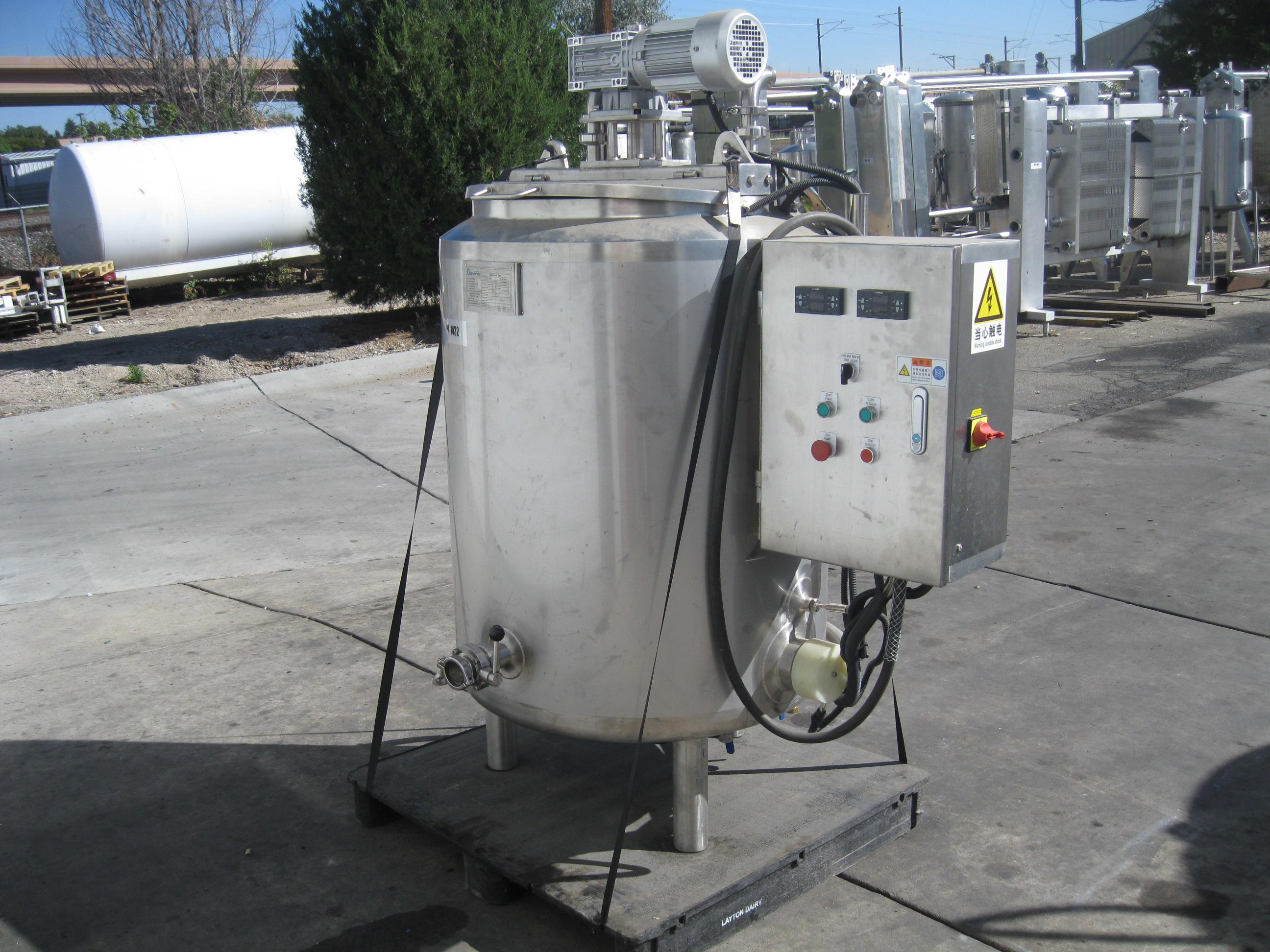 Used 300 LITERS PROCESSOR TANK. SCRAPE SURFACE AGITATION WITH BUILT IN HEATING SYSTEM.