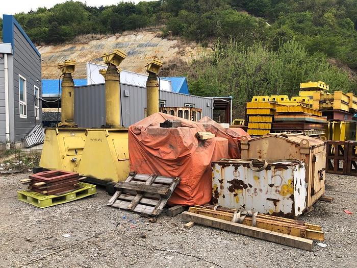 Used 400 ton Lift Systems Hydraulic Gantry Crane
