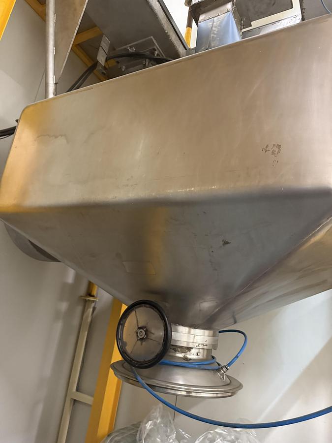 Used Unknown Platfrom with one tonne blender