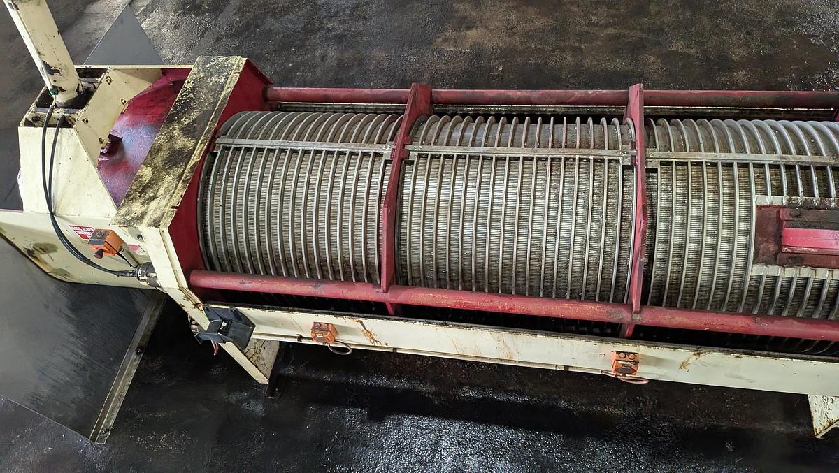 Used MARZOLA KANGURO - 1000 PROGRESSIVE DRAINING GRAPE PRESS