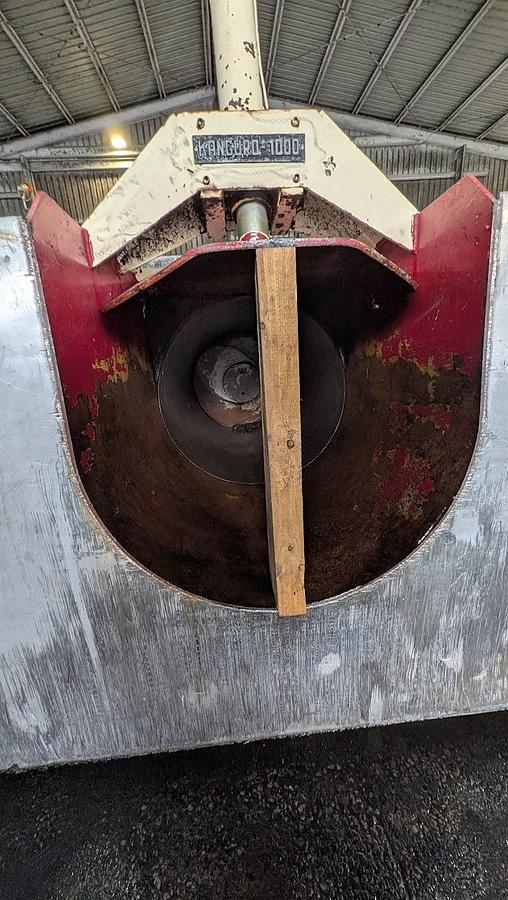 Used MARZOLA KANGURO - 1000 PROGRESSIVE DRAINING GRAPE PRESS