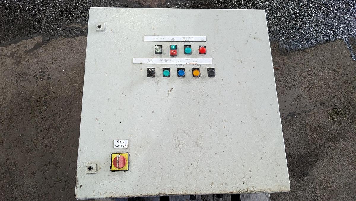 Used MARZOLA KANGURO - 1000 PROGRESSIVE DRAINING GRAPE PRESS