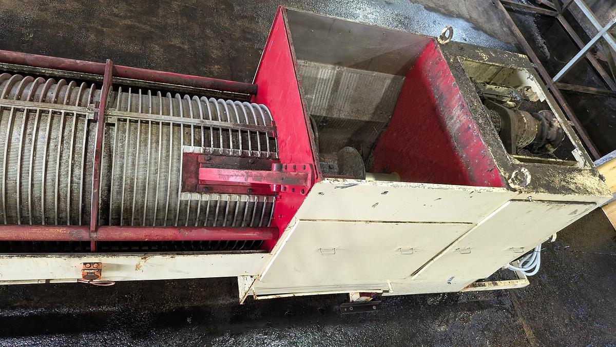 Used MARZOLA KANGURO - 1000 PROGRESSIVE DRAINING GRAPE PRESS