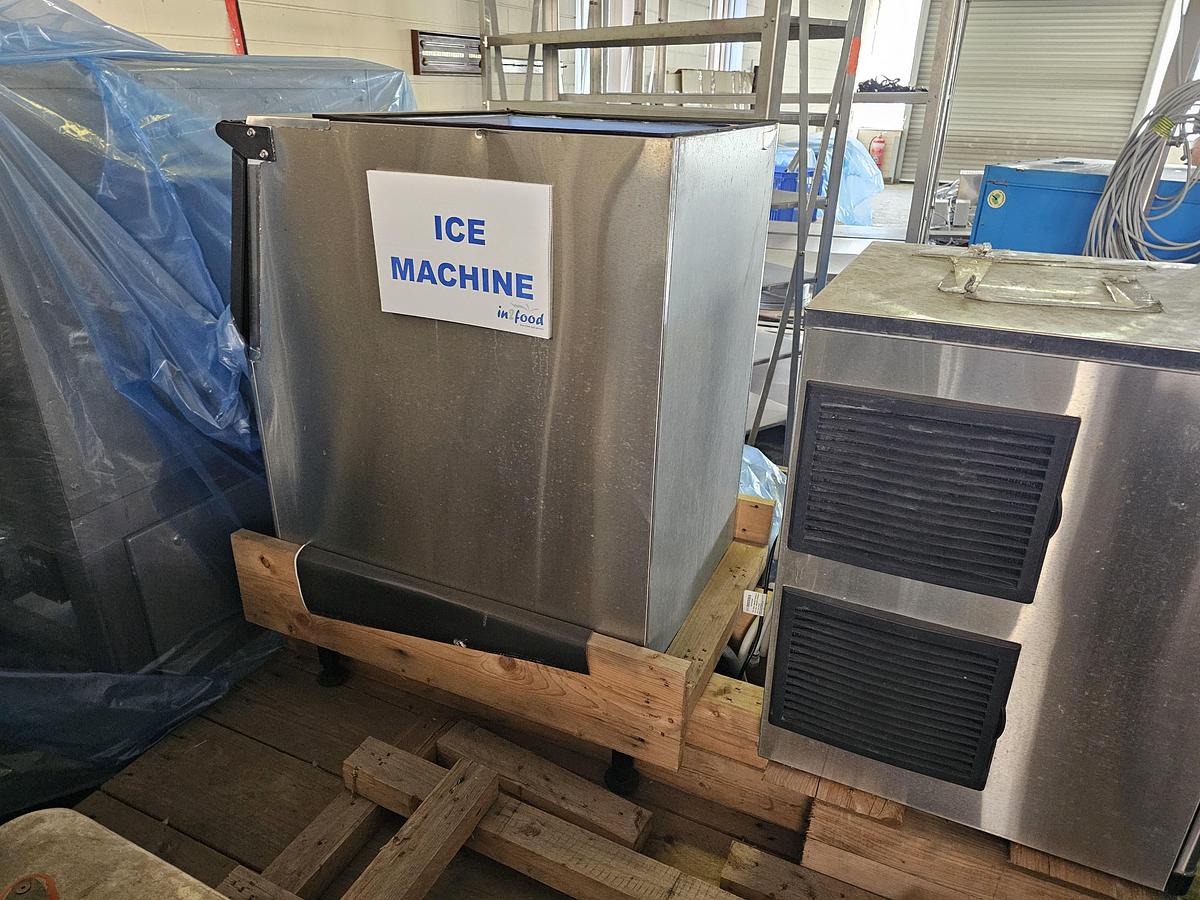Used COMMERCIAL ICE MAKER