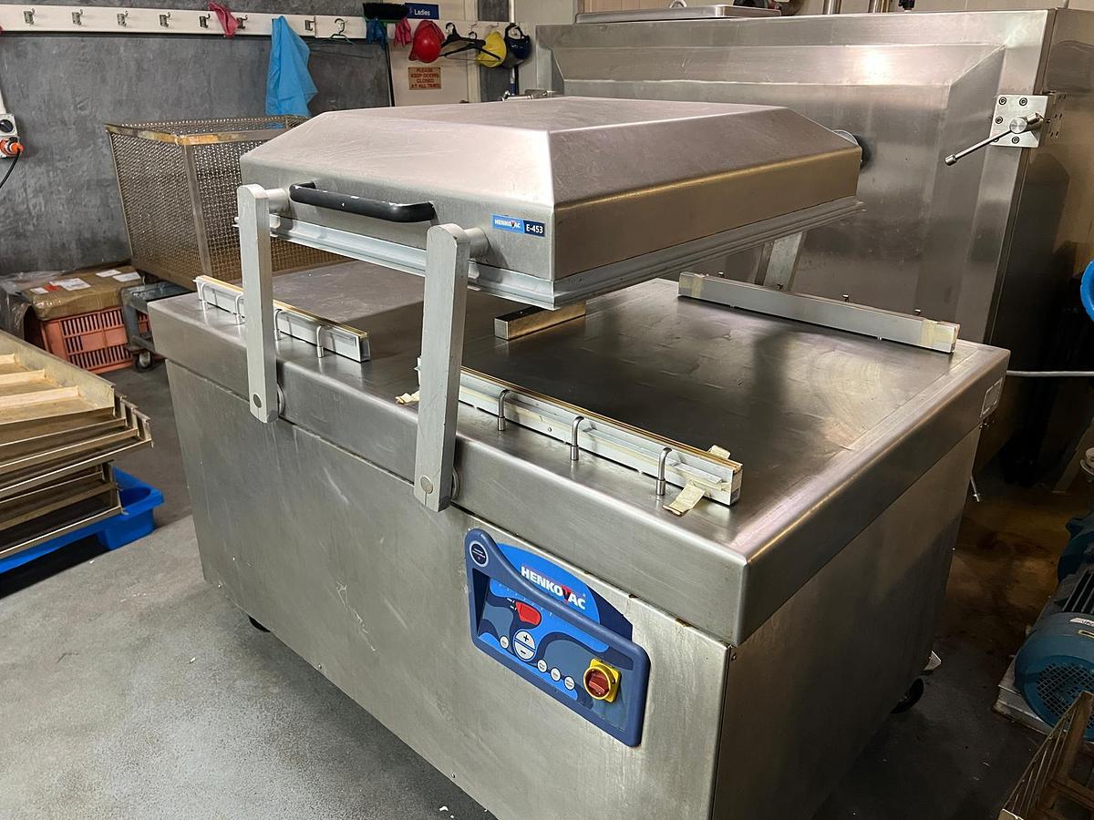 Used HENKOVAC E-453 Double chamber Vacuum Packaging Machine
