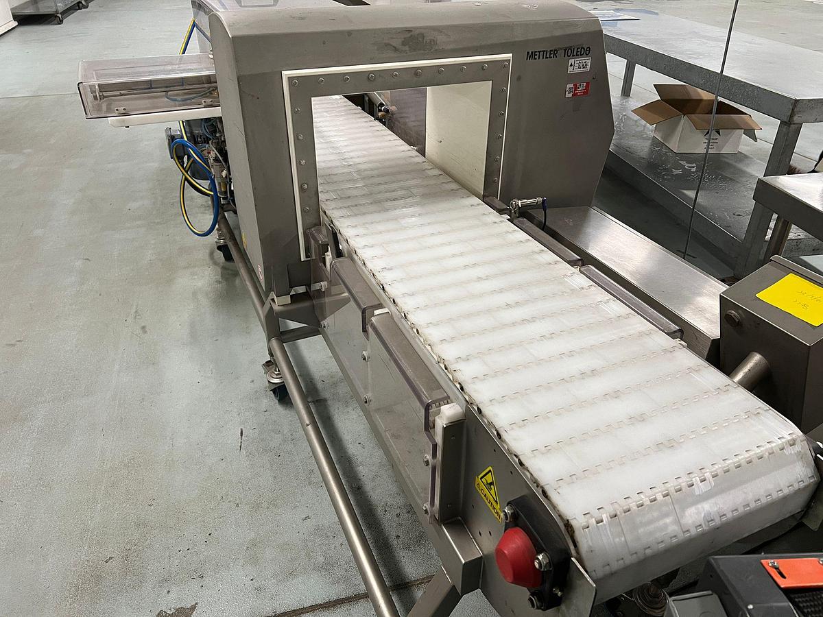 Used 2017 METTLER TOLEDO METAL DETECTOR