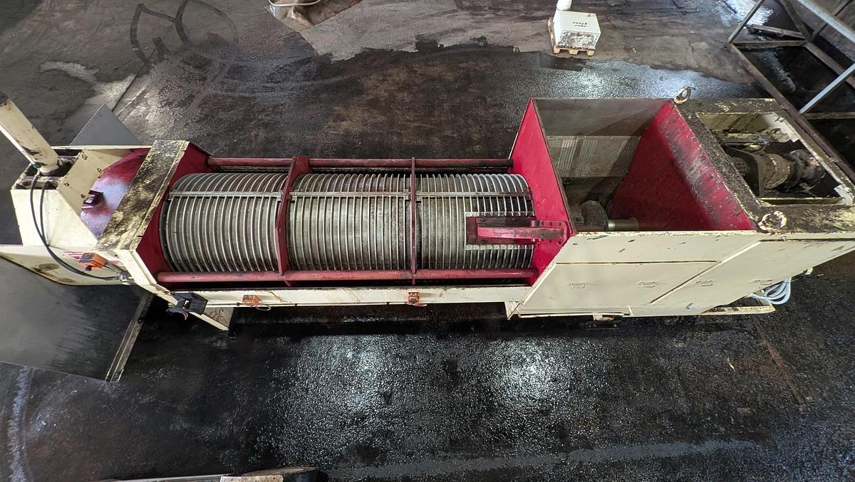 Used MARZOLA KANGURO - 1000 PROGRESSIVE DRAINING GRAPE PRESS