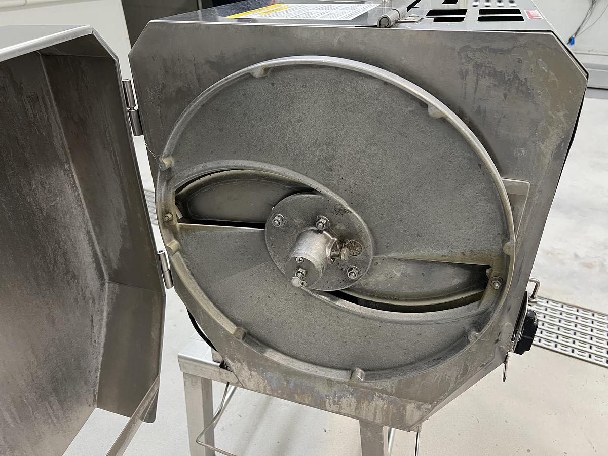 Used EMURA DC 203 3 dimensional cutter