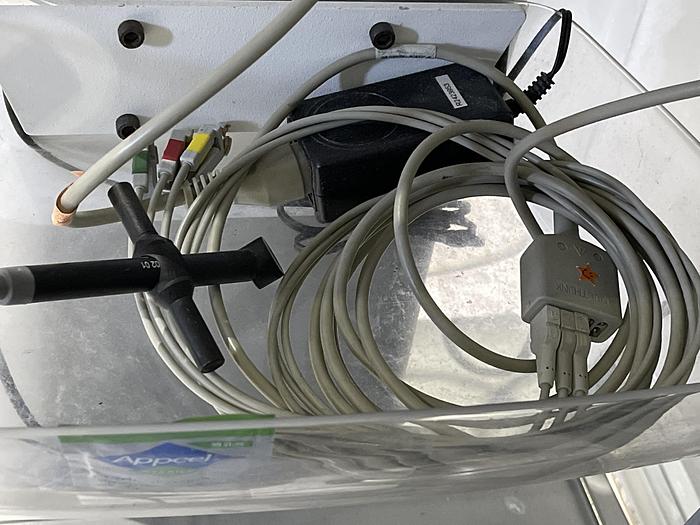 Gebraucht GE Vivid q Ultraschallgerät auf Vivid i Trolley mit 2 Sonden und EKG Kabel