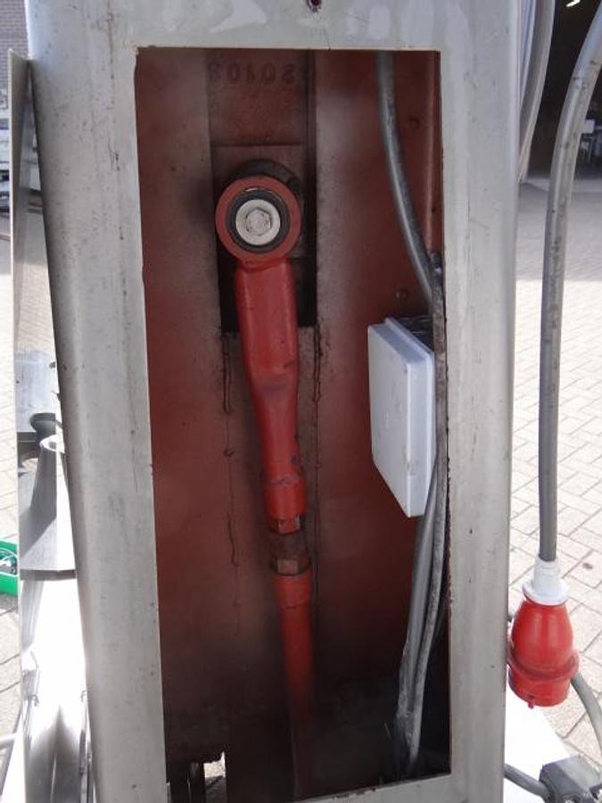 Gebruikt 1 station crowncorker