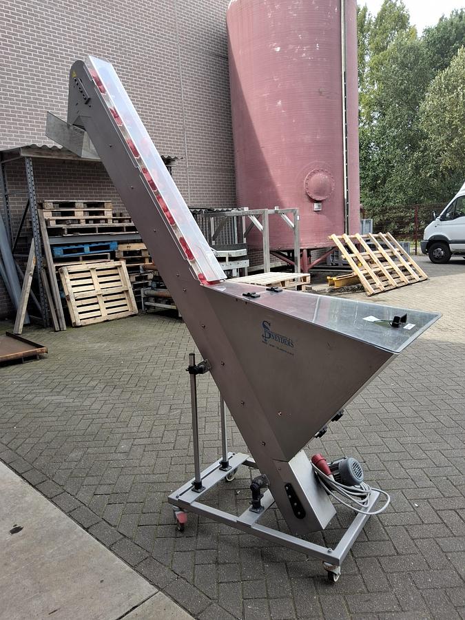 Gebruikt Upfeed cap conveyor Sneyders