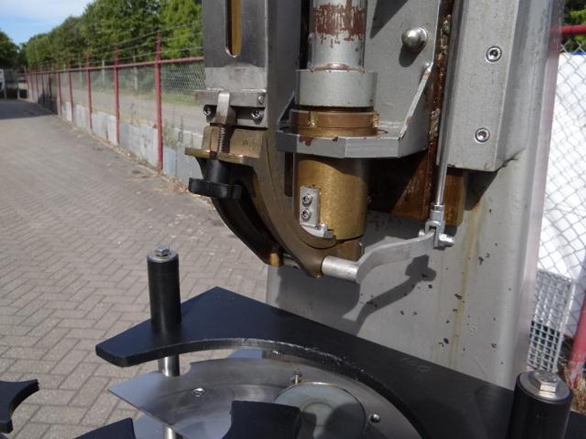 Gebruikt 1 station crowncorker