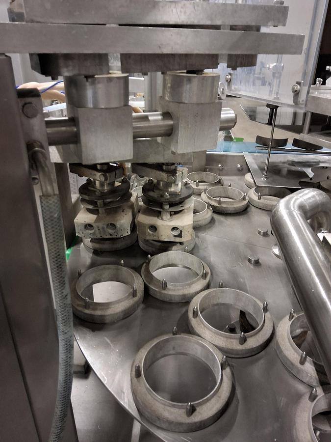 Gebruikt Waldner dosomat 2/2 cup filler/sealer