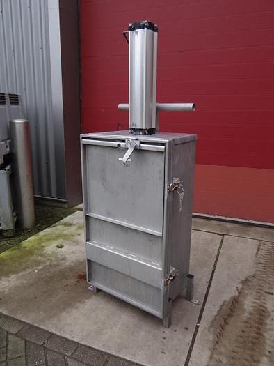 Used pneumatic plastic waste press