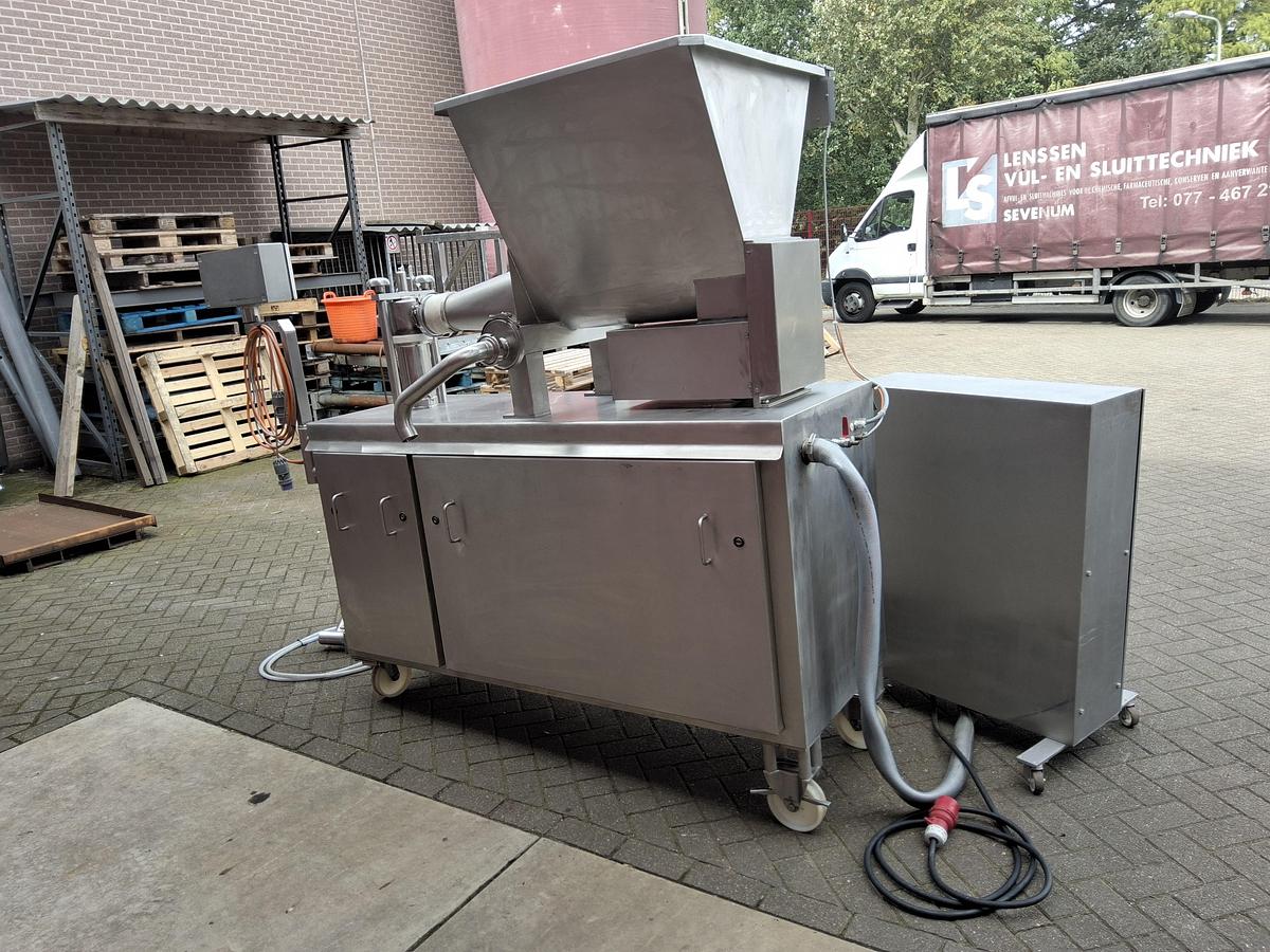 Gebruikt Piston dosing machine with infeed auger leonhardt ag-1 dpe 150 S