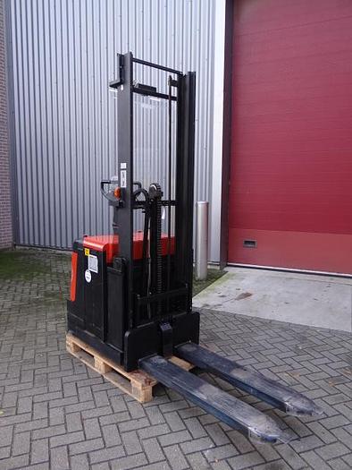 Used Pallet Stacker electric BT