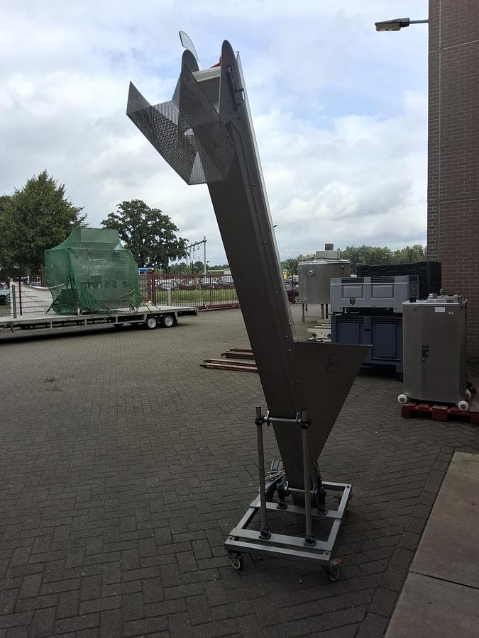 Gebruikt Upfeed cap conveyor Sneyders