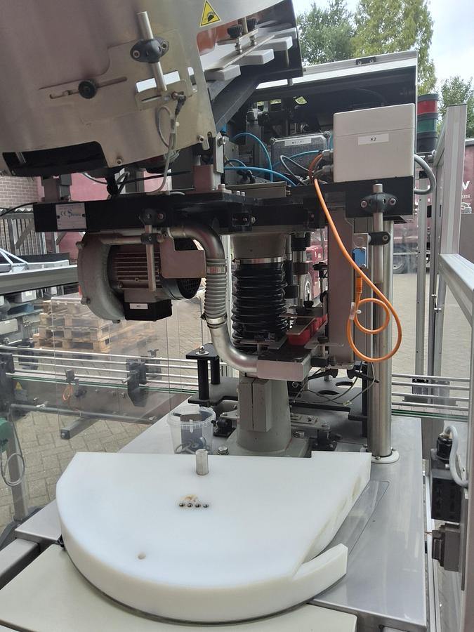 Gebruikt Press and screw capper Sneyders
