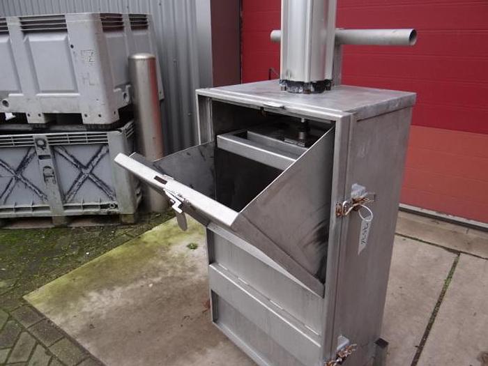 Used pneumatic plastic waste press