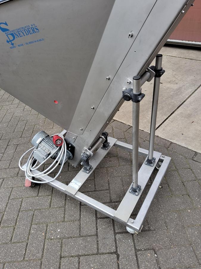 Gebruikt Upfeed cap conveyor Sneyders