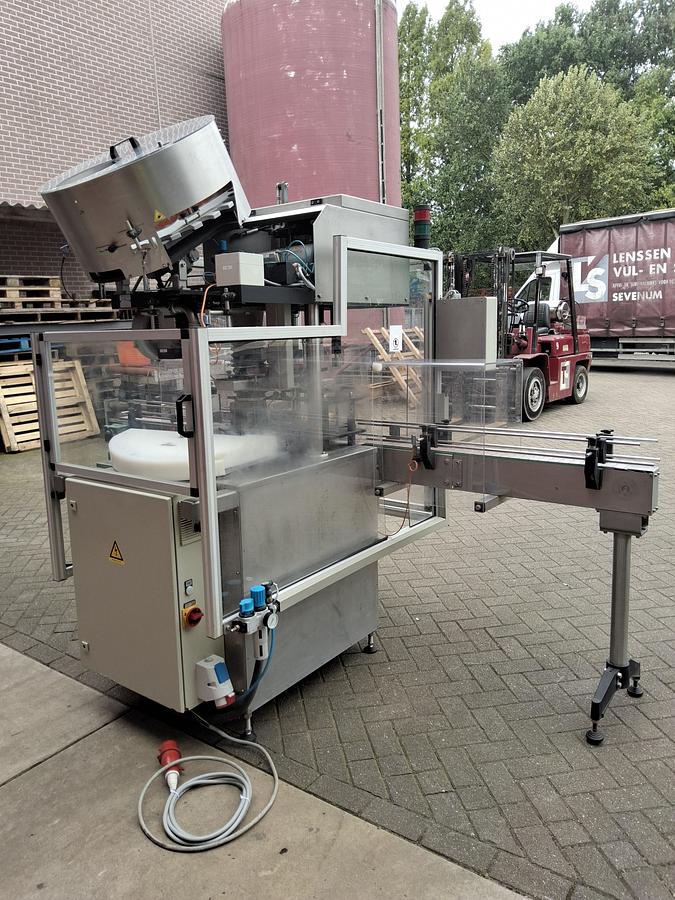 Gebruikt Press and screw capper Sneyders
