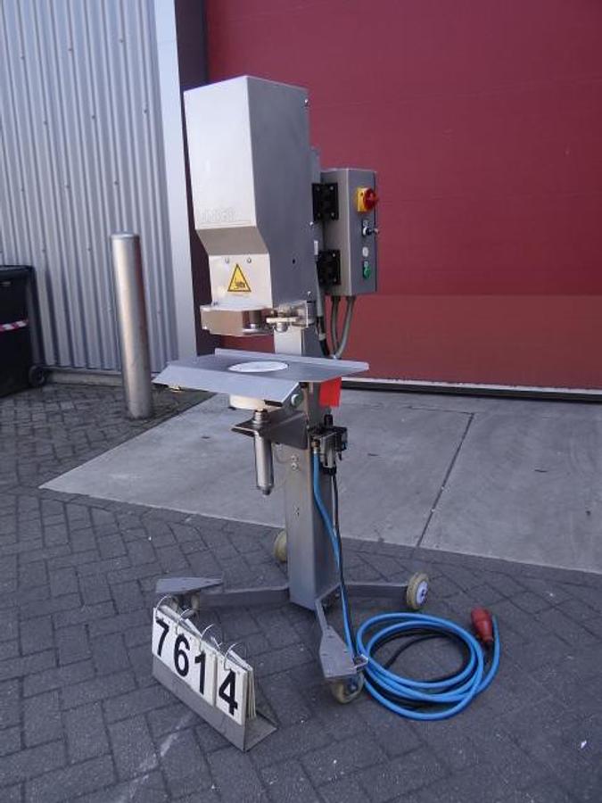 Gebruikt Lanico V110P H semi automatic Can seamer