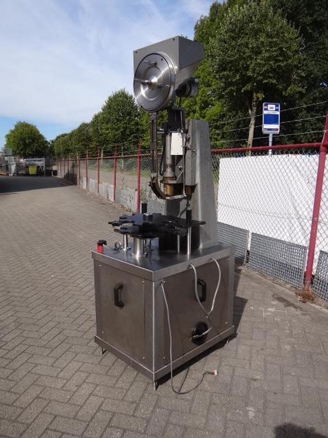 Gebruikt 1 station crowncorker