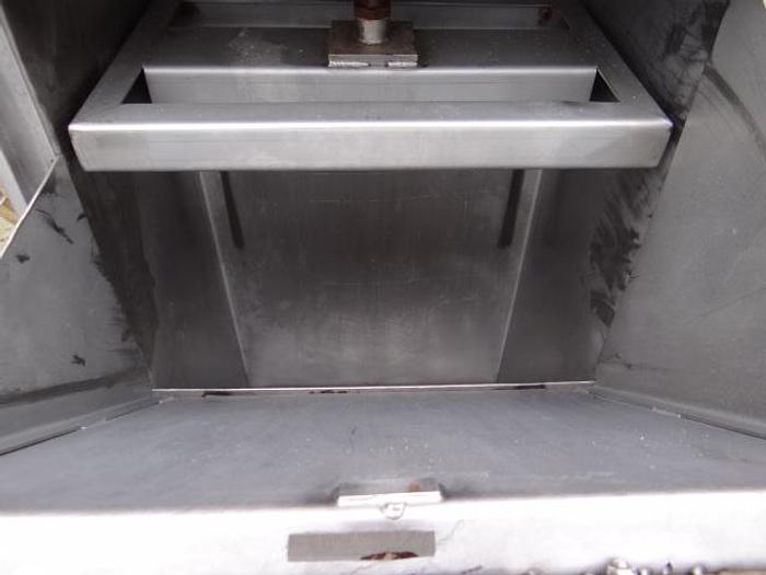 Used pneumatic plastic waste press