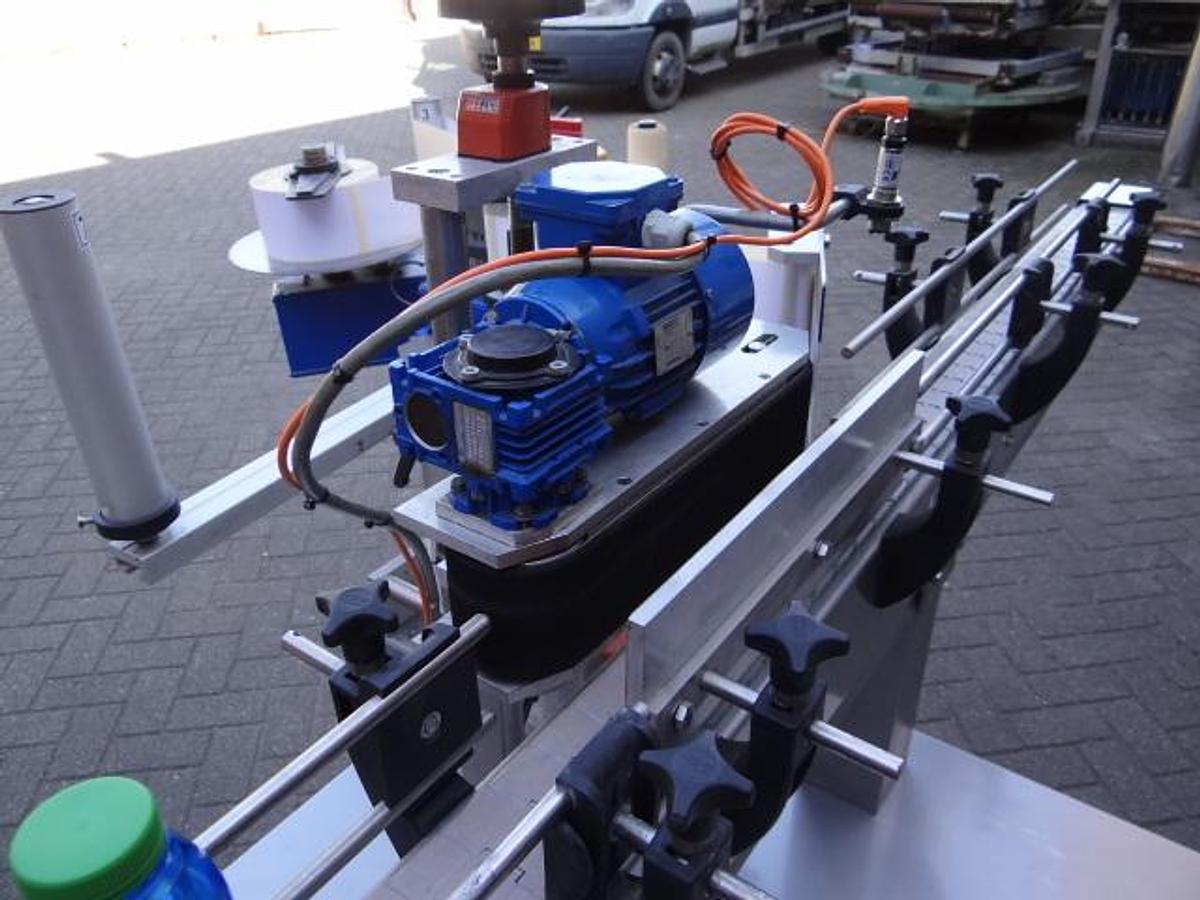 Gebruikt Automatic selfadhesive labeler spot or wrap around