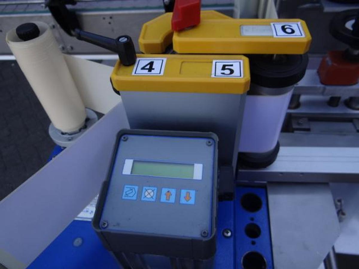 Gebruikt Automatic selfadhesive labeler spot or wrap around