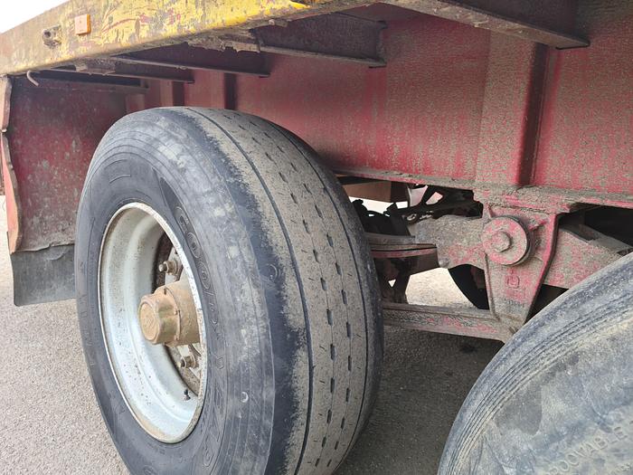 Used 1981 METALOVOUGA 3 AXLE STEEL SUSPENSION DRUM BRAKES  385 65R22.5