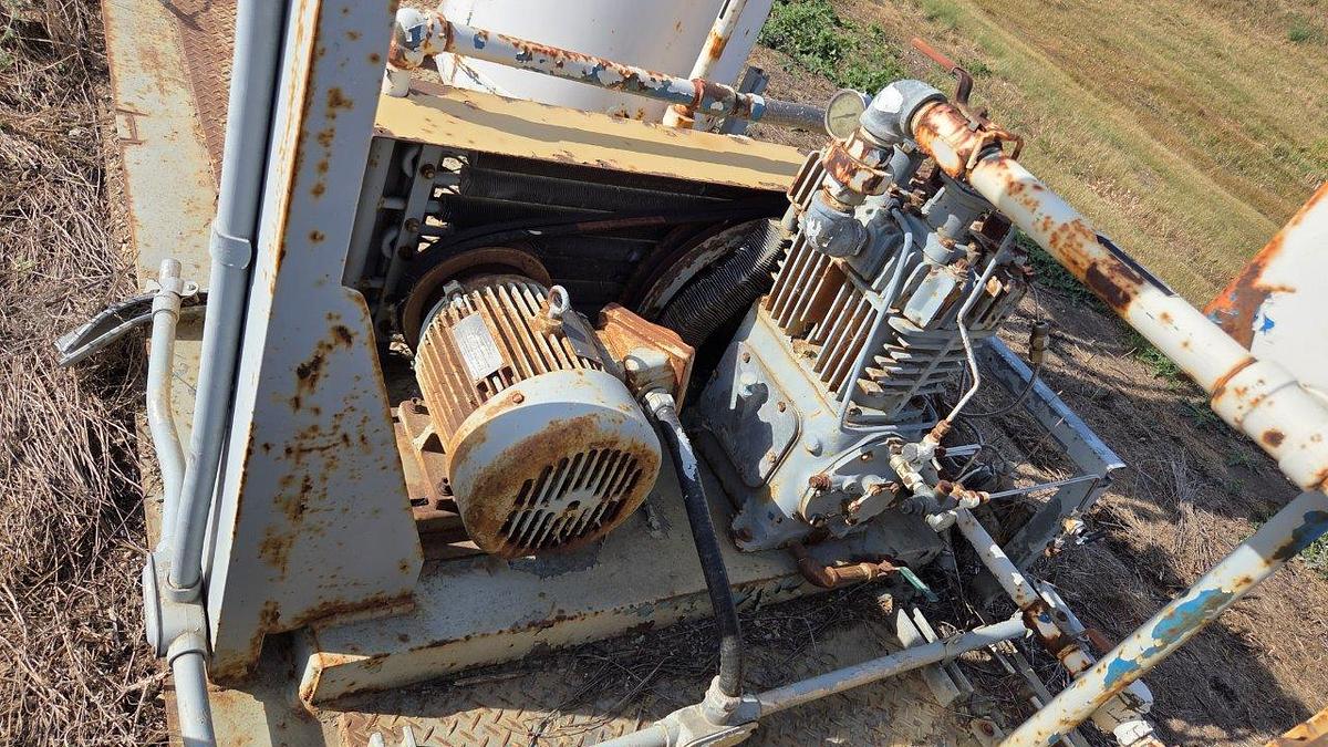 Used Quincy 325-18 Air Compressor Package