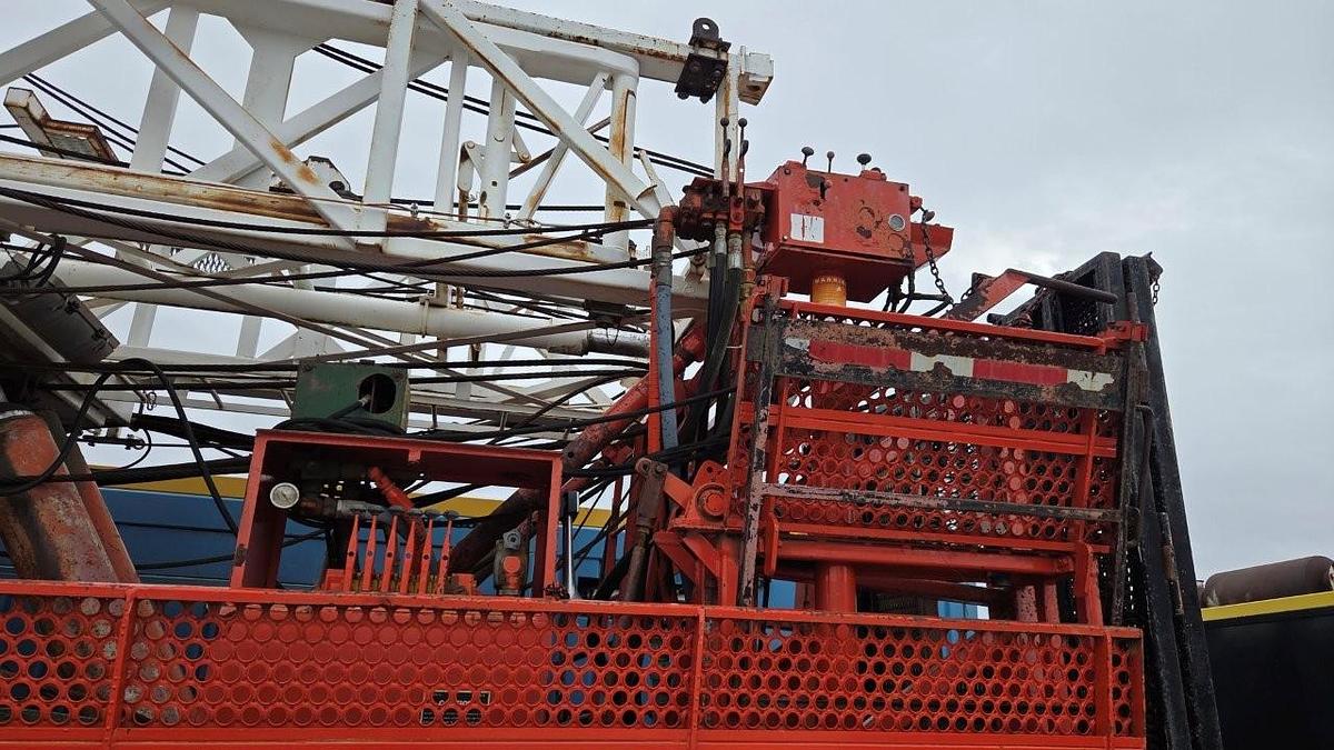 Used MOUNTAIN RIG MR 350 Oilfield Workover Rig / Service Rig / Pulling Unit