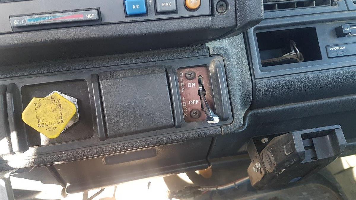 Used 2000 GMC C8500 Tandem Axle Bed Truck