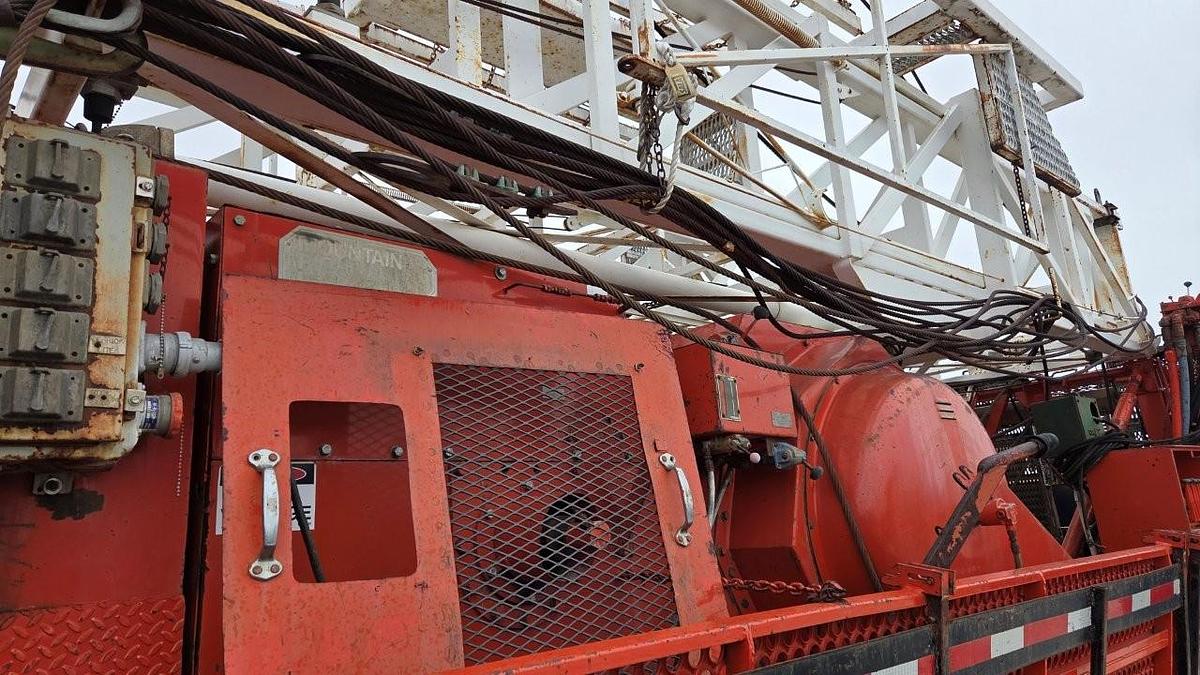 Used MOUNTAIN RIG MR 350 Oilfield Workover Rig / Service Rig / Pulling Unit