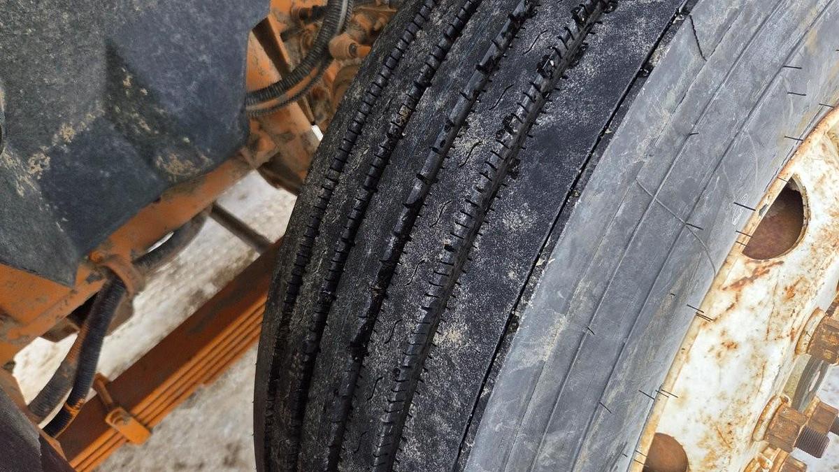 Used 2000 GMC C8500 Tandem Axle Bed Truck