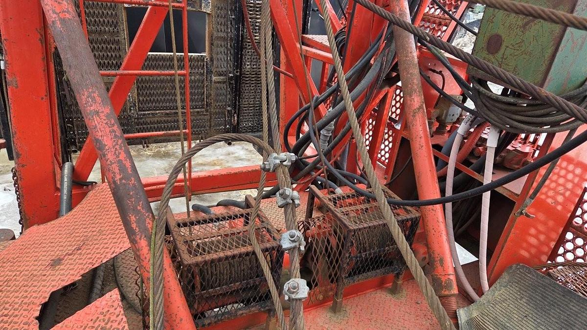 Used MOUNTAIN RIG MR 350 Oilfield Workover Rig / Service Rig / Pulling Unit