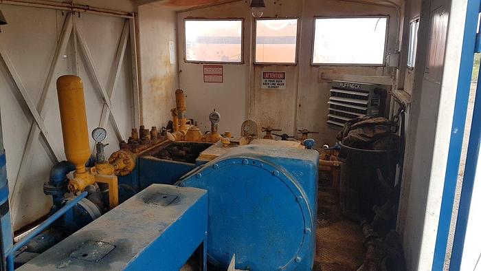 Used National JWS-300L Triplex Well Servicing Reversing Mud Pump Package