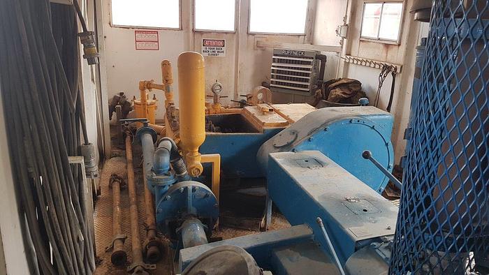 Used National JWS-300L Triplex Well Servicing Reversing Mud Pump Package
