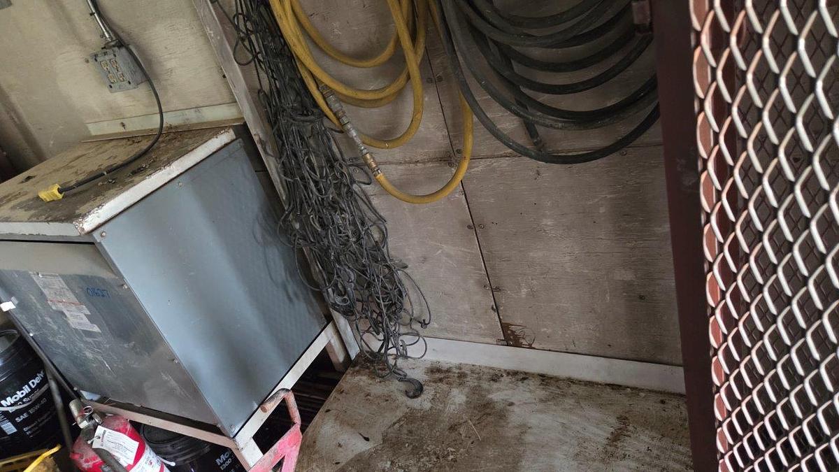 Used Alloy Trailers Inc 48' Tandem Axle Van Trailer