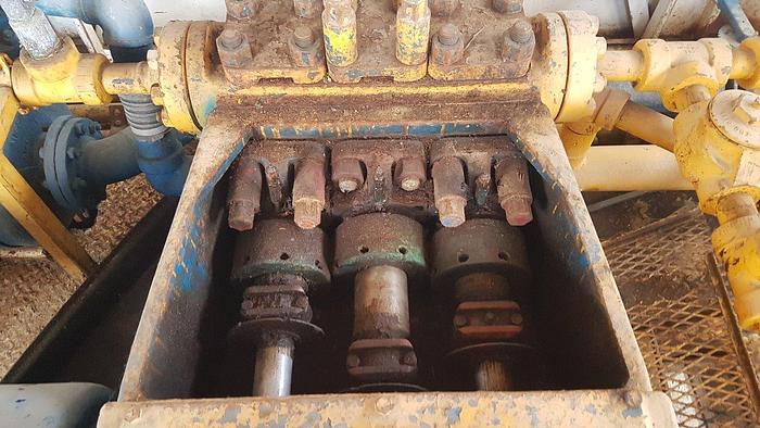 Used National JWS-300L Triplex Well Servicing Reversing Mud Pump Package