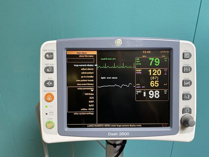 Used GE Dash 2500 Patientenmonitor auf Trolley mit Zubehör
