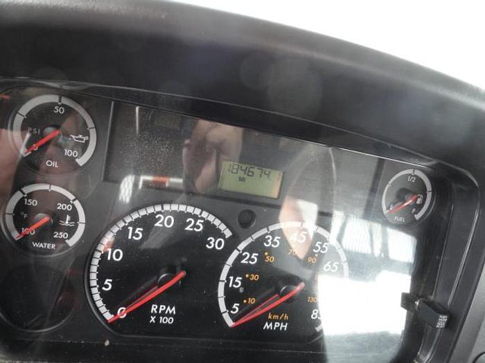 Used 2011 FREIGHTLINER BUSINESS CLASS M2 106